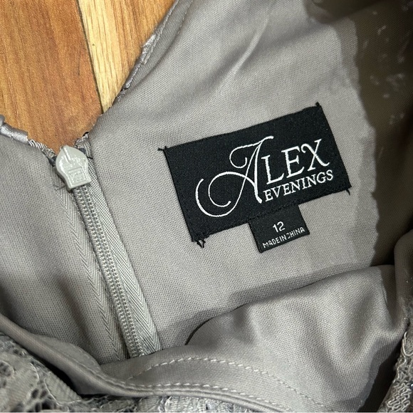 NWT Alex Evenings Sequin Floral Lace Ribbon Rosette Gown Gray Silver Size 12 - Picture 6 of 12